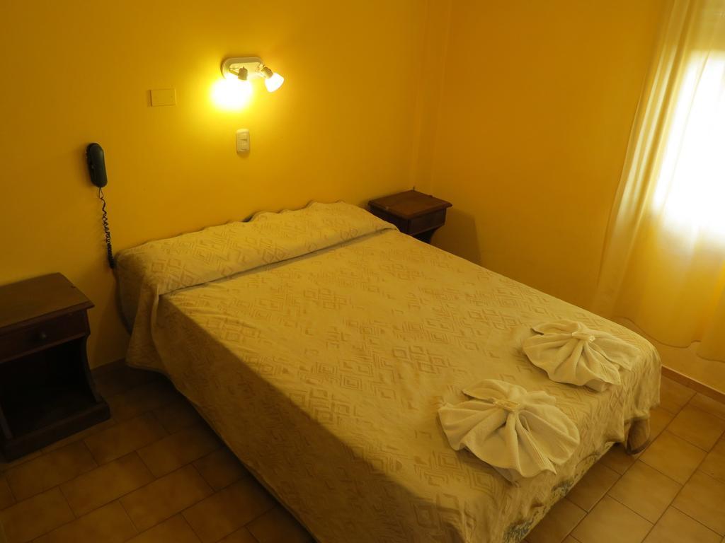 Hotel Arenales Villa Carlos Paz Room photo